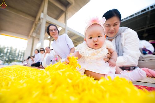 ภาพ No.287430:วันที่ 3 มกราคม พ.ศ. 2569 พิธีต้อนรับพระธรรมยาตรา ในโครงการธรรมยาตรา กตัญญูบูชา มหาปูชนียาจารย์ พระมงคลเทพมุนี(สด จนฺทสโร) พระผู้ปราบมาร อนุสรณ์สถาน 7 แห่ง ปีที่ 14 ณ อนุสรณ์สถานมหาวิหารพระมงคลเทพมุนี (โลตัสแลนด์) อ.สองพี่น้อง จ.สุพรรณบุรี