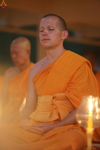 ภาพ No.302912:วันที่ 24 มกราคม พ.ศ. 2569 พิธีจุดประทีปธรรมถวายเป็นพุทธบูชา  และบูชาธรรมมหาปูชนียาจารย์  ณ อาคารธรรมยาตรา กตัญญูบูชามหาปูชนียาจารย์  ตรงข้ามวัดปากน้ำภาษีเจริญ จ.กรุงเทพมหานคร ในโครงการธรรมยาตรา กตัญญูบูชา มหาปูชนียาจารย์ พระมงคลเทพมุนี(สด จนฺทสโร) พระผู