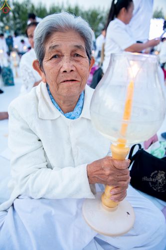 ภาพ No.302192:วันที่ 23 มกราคม พ.ศ. 2569 พิธีจุดประทีปธรรมถวายเป็นพุทธบูชา (ภาพชุดที่ 2) และบูชาธรรมมหาปูชนียาจารย์  ณ อนุสรณ์สถานลำดับที่ 5 สถานที่เผยแผ่วิชชาธรรมกายครั้งแรก อนุสรณ์สถานบางปลา วัดบางปลา อำเภอบางเลน จังหวัดนครปฐม ในโครงการธรรมยาตรา กตัญญูบูชา มหาปูชนีย