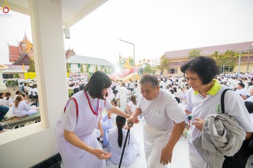 ภาพ No.301513:ภาพเบื้องหลังอาสาสมัครรวมใจ ชุดที่ 4 ในโครงการธรรมยาตรา กตัญญูบูชา มหาปูชนียาจารย์ พระมงคลเทพมุนี(สด จนฺทสโร) พระผู้ปราบมาร อนุสรณ์สถาน 7 แห่ง ปีที่ 14