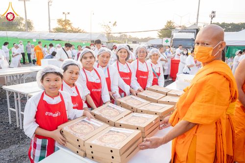 ภาพ No.295803:วันที่ 17 มกราคม พ.ศ. 2569 พิธีถวายภัตตาหารเป็นสังฆทาน แด่พระธรรมยาตรา ณ วัดโบสถ์บน ต.บางคูเวียง จ.นนทบุรี อนุสรณ์สถานลำดับที่ 4 สถานที่เกิดด้วยกายธรรม ในโครงการธรรมยาตรา กตัญญูบูชา มหาปูชนียาจารย์ พระมงคลเทพมุนี(สด จนฺทสโร) พระผู้ปราบมาร อนุสรณ์สถาน 7 แ