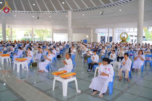 ภาพ No.320669:วันที่ 11 เมษายน พ.ศ.2569 พิธีถวายภัตตาหารเมนูสวรรค์ เพื่อการบรรลุธรรม ณ หอฉันคุณยายอาจารย์ฯ วัดพระธรรมกาย