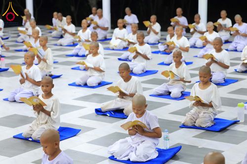 ภาพ No.319954:วันที่ 1 เมษายน พ.ศ.2569 นาคน้อยว่าที่สามเณรธรมทายาท จำนวน 98 คน  ร่วมกันสวดมนต์ทำวัตรเย็นและนั่งสมาธิ ณ ศูนย์ปฏิบัติธรรมบุรีรัมย์ จ.บุรีรัมย์