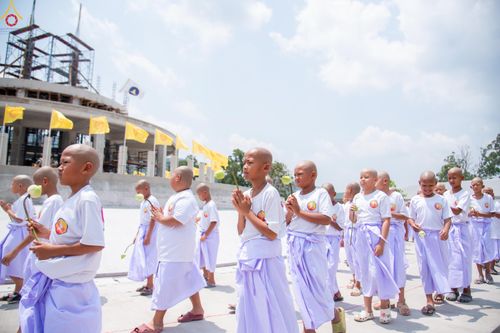 ภาพ No.320136:วันเสาร์ที่ 4 เมษายน 2569 พิธีตัดปอยผม ขอขมาผู้ปกครอง  มอบบาตร-ผ้าไตร และพิธีบรรพชาสามเณร 87 รูป  ณ ศูนย์ปฏิบัติธรรมระยอง(บ้านช่องลม)  ต.บางบุตร อ.บ้านค่าย จ.ระยอง