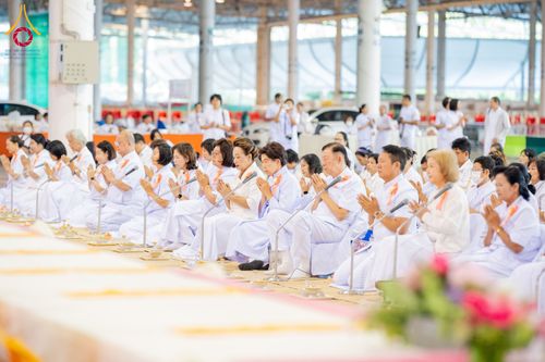 ภาพ No.279093:วันที่ 2 มกราคม พ.ศ.2569 พิธีถวายภัตตาหารเป็นสังฆทาน แด่พระธรรมยาตรา ณ วัดพระธรรมกาย ปทุมธานี ในโครงการธรรมยาตรา กตัญญูบูชา มหาปูชนียาจารย์ พระมงคลเทพมุนี(สด จนฺทสโร) พระผู้ปราบมาร อนุสรณ์สถาน 7 แห่ง ปีที่ 14