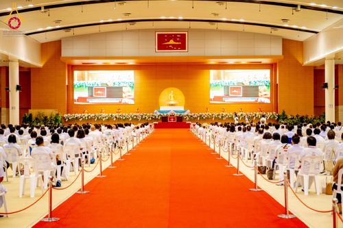 ภาพ No.325660:วันที่ 26 เมษายน พ.ศ.2569 กิจกรรมงานบุญวันอาทิตย์ สาธุชนปฏิบัติธรรมร่วมกัน ณ ห้องแก้วสารพัด 1 วัดพระธรรมกาย ปทุมธานี