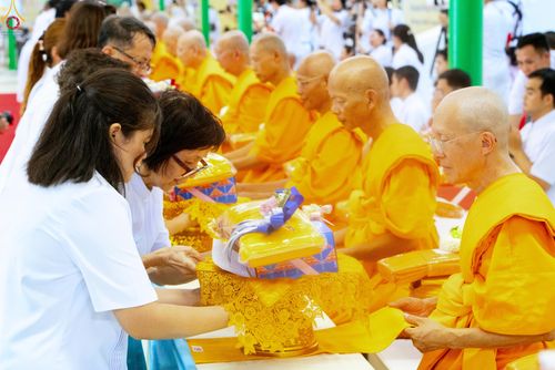 ภาพ No.330838:วันวิสาขบูชา อาทิตย์ที่ 31 พฤษภาคม พ.ศ.2569 พิธีบรรพชาสามเณรอุบาสก 11 ท่าน , พิธีถวายบาตรผ้าไตร และจตุปัจจัยไทยธรรม แด่สามเณร , พิธีอุปสมบทอุทิศชีวิต , พิธีกล่าวคำกัปปิยภัณฑ์  ณ อุโบสถพระไตรปิฎก วัดพระธรรมกาย จังหวัดปทุมธานี