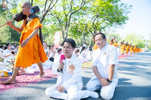 ภาพ No.295960:ภาพเบื้องหลังอาสาสมัครรวมใจ ชุดที่ 1 ในโครงการธรรมยาตรา กตัญญูบูชา มหาปูชนียาจารย์ พระมงคลเทพมุนี(สด จนฺทสโร) พระผู้ปราบมาร อนุสรณ์สถาน 7 แห่ง ปีที่ 14