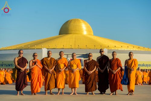 ภาพ No.285311:วันจันทร์ที่ 15 ธันวาคม พ.ศ.2568  บันทึกภาพหมู่ประวัติศาสตร์ โครงการบรรพชาอุปสมบทหมู่  รุ่นบูชาธรรมมหาปูชนียาจารย์ ประจำปี 2568 ณ ลานธรรมมหาธรรมกายเจดีย์ วัดพระธรรมกาย