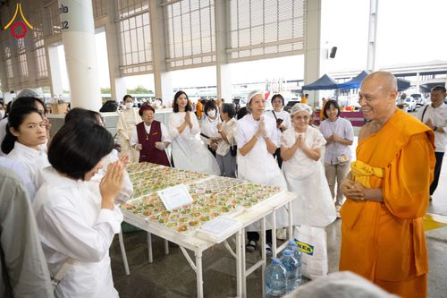 ภาพ No.287311:วันที่ 3 มกราคม พ.ศ.2569 พิธีถวายภัตตาหารเป็นสังฆทาน แด่พระธรรมยาตรา ณ วัดพระธรรมกาย  จังหวัดปทุมธานี ในโครงการธรรมยาตรา กตัญญูบูชา มหาปูชนียาจารย์ พระมงคลเทพมุนี(สด จนฺทสโร) พระผู้ปราบมาร อนุสรณ์สถาน 7 แห่ง ปีที่ 14