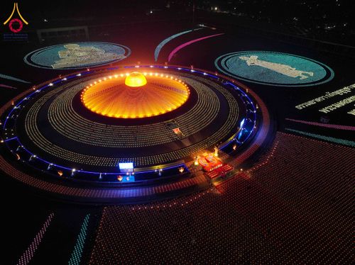 ภาพ No.307148:วันที่ 31 มกราคม พ.ศ. 2569  พิธีจุดประทีปธรรมถวายเป็นพุทธบูชา  และบูชาธรรมมหาปูชนียาจารย์ (ภาพชุดที่ 1) ณ วัดพระธรรมกาย ปทุมธานี ในโครงการธรรมยาตรา กตัญญูบูชา มหาปูชนียาจารย์ พระมงคลเทพมุนี(สด จนฺทสโร) พระผู้ปราบมาร อนุสรณ์สถาน 7 แห่ง ปีที่ 14