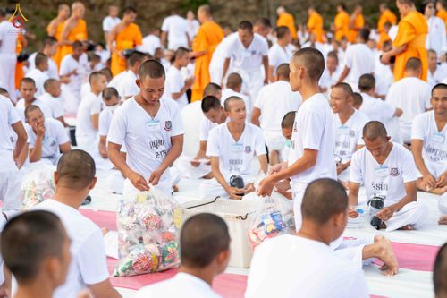 ภาพ No.341039:วันที่ 26 กรกฎาคม พ.ศ. 2569 โครงการพัฒนาคุณธรรม จริยธรรม สำหรับนักเรียนนายสิบตำรวจ (นสต.) รุ่นที่ 17 ศูนย์ฝึกอบรมตำรวจภูธรภาค 1 ได้จัดกิจกรรม ตักบาตรเพื่อน้อมอุทิศถวายเพื่อเป็นพระราชกุศลฯ  และปฏิบัติธรรม ติวธรรมมะ ณ ศูนย์ปฏิบัติธรรมเวิล์ดพีช วัลเล่ย์ (Wo