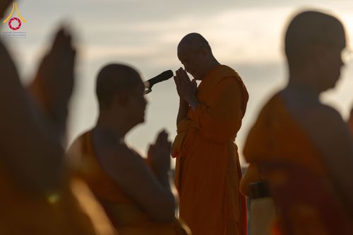 ภาพ No.285300:วันจันทร์ที่ 15 ธันวาคม พ.ศ.2568  บันทึกภาพหมู่ประวัติศาสตร์ โครงการบรรพชาอุปสมบทหมู่  รุ่นบูชาธรรมมหาปูชนียาจารย์ ประจำปี 2568 ณ ลานธรรมมหาธรรมกายเจดีย์ วัดพระธรรมกาย