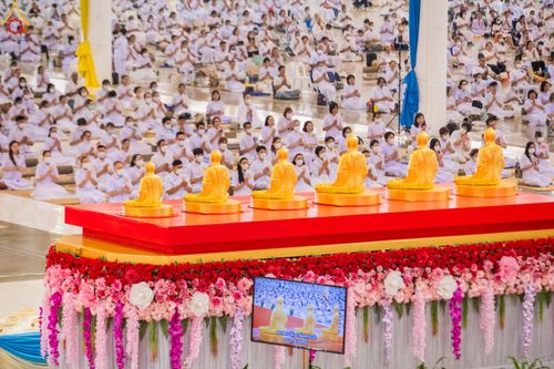 ภาพ No.79027:พิธีวางแผ่นจารึกชื่อ และพิธีวางพวงมาลัยสักการะพระบรมพุทธเจ้า ณ สภาธรรมกายสากล วัดพระธรรมกาย วันที่ 2 เมษายน พ.ศ. 2566