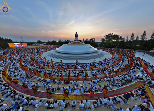 ภาพ No.108021:พิธีต้อนรับพระธรรมยาตรา ในโครงการธรรมยาตรากตัญญูบูชา มหาปูชนียาจารย์ พระมงคลเทพมุนี(สด จนฺทสโร) พระผู้ปราบมาร อนุสรณ์สถาน 7 แห่ง ปีที่ 12 วันที่ 7 มกราคม พ.ศ. 2567 ณ อนุสรณ์สถานคลองบางนางแท่น  อ.สามพราน จ.นครปฐม