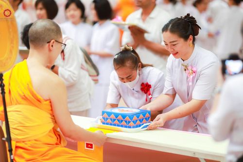 ภาพ No.153356:พิธีมุทิตาสักการะ พระภิกษุ-สามเณร ผู้สอบไล่ได้เปรียญธรรม ประโยค 1-2 ถึงประโยค ป.ธ.9 และบาลีศึกษา ประโยค1-2 ถึง บ.ศ.9 , พิธีมอบดวงแก้วสามเณรผู้ทรงบาลีไวยากรณ์ วัดพระธรรมกาย และ ศูนย์ส่งเสริมศีลธรรมในประเทศและต่างประเทศ วันอาทิตย์ที่ 8 กันยายน พ.ศ.2567