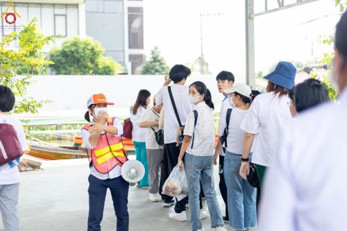 ภาพ No.117112:V.16 เป็นทีม การเตรียมงาน เก็บงาน การรับบุญของเจ้าหน้าที่หน่วยงานต่างๆ เพื่อโครงการธรรมยาตรา กตัญญูบูชามหาปูชนียาจารย์ พระมงคลเทพมุนี (สด จนฺทสโร) พระผู้ปราบมาร อนุสรณ์สถาน 7 แห่ง ปีที่ 12 ระหว่างวันที่ 2 - 31 มกราคม พ.ศ. 2567