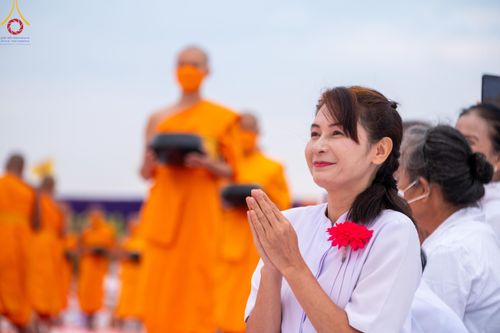 ภาพ No.118626:พิธีตักบาตรพระธรรมยาตรา ปีที่ 12 ณ อนุสรณ์สถานลำดับที่ 5 สถานที่เผยแผ่วิชชาธรรมกายครั้งแรก อนุสรณ์สถานบางปลา จ.นครปฐม วันที่ 25 มกราคม พ.ศ. 2567