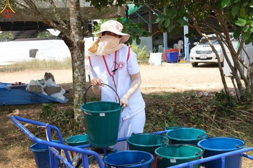 ภาพ No.130164:V.34 เพื่อธรรมเพื่อบางกล่ำ การรับบุญของเจ้าหน้าที่หน่วยงานต่างๆ  เพื่องานธรรมยาตราอัญเชิญพระบรมสารีริกธาตุ ประดิษฐาน ณ มหารัตนเจดีย์สิริปทุมสวรรค์ (เจดีย์อริยพุทธะ 5 พระองค์) ณ ศูนย์ปฏิบัติธรรมภาคใต้ อ.บางกล่ำ จ.สงขลา ระหว่างวันที่ 9-10 มีนาคม พ.ศ. 2567