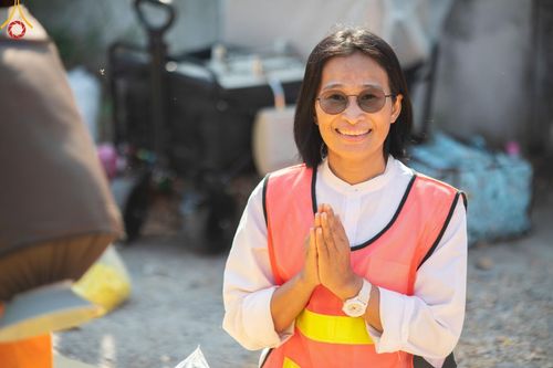 ภาพ No.198882:V.50 สารพัดV สารพัดดี ที่ธรรมยาตรา ในโครงการธรรมยาตรา กตัญญูบูชา มหาปูชนียาจารย์ พระมงคลเทพมุนี(สด จนฺทสโร) พระผู้ปราบมาร อนุสรณ์สถาน 7 แห่ง ปีที่ 13 ระหว่างวันที่ 2-31 มกราคม พ.ศ. 2568