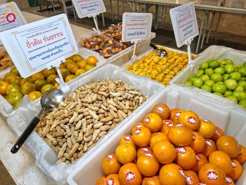 ภาพ No.203832:พิธีถวายภัตตาหารเป็นสังฆทาน แด่พระธรรมยาตรา ณ วัดพระธรรมกาย ตำบลคลองสาม อำเภอคลองหลวง จังหวัดปทุมธานี ในโครงการธรรมยาตรา กตัญญูบูชา มหาปูชนียาจารย์ พระมงคลเทพมุนี(สด จนฺทสโร) พระผู้ปราบมาร อนุสรณ์สถาน 7 แห่ง ปีที่ 13 วันที่ 30 มกราคม พ.ศ. 2568