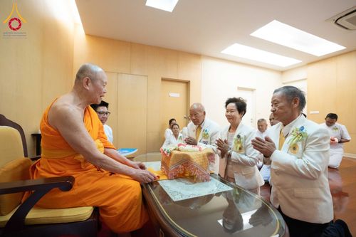 ภาพ No.185412:พิธีถวายมหาสังฆทาน 1,000 วัด ในวาระอายุวัฒนมงคล 84 ปี หลวงพ่อทัตตชีโว วันอาทิตย์ที่ 22 ธันวาคม พ.ศ. 2567 ณ สภาธรรมกายสากล วัดพระธรรมกาย