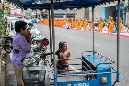 ภาพ No.128357:พิธีอัญเชิญพระบรมสารีริกธาตุ " ใจกลางเมืองนครหาดใหญ่ " เพื่อประดิษฐาน ณ มหารัตนเจดีย์สิริปทุมสวรรค์ (เจดีย์อริยพุทธะ 5 พระองค์) ศูนย์ปฏิบัติธรรมภาคใต้ อ.บางกล่ำ จ.สงขลา  วันที่ 9 มีนาคม พ.ศ.2567 (ชุดที่ 1)