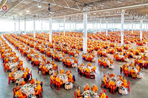 ภาพ No.167652:พิธีตักบาตรและพิธีบูชาข้าวพระ ในวันอาทิตย์ที่ 3 พฤศจิกายน พ.ศ. 2567 ณ วัดพระธรรมกาย