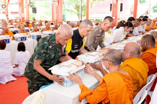 ภาพ No.234541:วันพฤหัสบดีที่ 24 กรกฎาคม พ.ศ. 2568 พิธีถวายสังฆทานแก่คณะสงฆ์ 323 วัด , พิธีมอบกองทุนหนุนแรงใจช่วยครูใต้ , พิธีทำบุญส่วนกุศลแด่ผู้วายชนม์ ในเหตุการณ์ความไม่สงบ 4 จังหวัด ชายแดนภาคใต้ (ปัตตานี , ยะลา , นราธิวาส , สงขลา) ปีที่ 21 ครั้งที่ 179 ณ วัดเวฬุวัน 