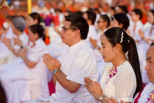 ภาพ No.221720:วันอังคารที่ 22 เมษายน พ.ศ. 2568 ภาพพิธีถวายมหาสังฆทานคณะสงฆ์ 40,000 กว่าวัดทั่วประเทศ เนื่องในวันคุ้มครองโลก ชุดที่ 2 (ปลื้มให้สมการรอคอย) ณ ลานธรรมพระมหาธรรมกายเจดีย์ วัดพระธรรมกาย