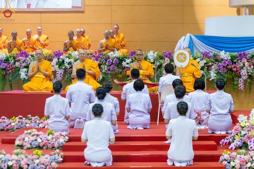 ภาพ No.167862:พิธีทอดกฐิน และ พิธีกรานกฐิน ในวันอาทิตย์ที่ 3 พฤศจิกายน พ.ศ. 2567 ณ วัดพระธรรมกาย จ.ปทุมธานี