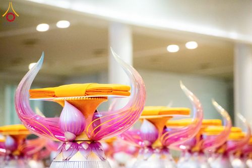 ภาพ No.134463:พิธีทอดผ้าป่าสมทบ มหาสังฆทาน 10,000 วัด ทั่วไทย วันอาทิตย์ต้นเดือนที่ 7 เมษายน พ.ศ.2567 ณ ห้องแก้วสารพัดนึก 1 สภาธรรมกายสากล  วัดพระธรรมกาย จ.ปทุมธานี