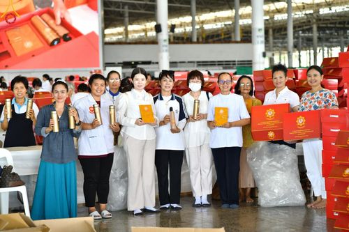 ภาพ No.212185:วันจันทร์ที่ 17 มีนาคม พ.ศ. 2568 บุญบรรจุกล่องไทยธรรม เพื่อถวายแด่พระสังฆาธิการ 40,000 กว่าวัดทั่วไทย ในวันคุ้มครองโลก 22 เมษายน พ.ศ. 2568 ณ บ้านแก้วเรือนทองคุณยายฯ วัดพระธรรมกาย