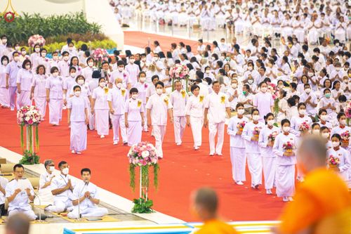 ภาพ No.86999:พิธีตักบาตร , พิธีบูชาข้าวพระ , พิธีจุดเทียนใจ ไฟนิรันดร์ อนันตชัย ในวันอาทิตย์ต้นเดือน 3 กันยายน พ.ศ. 2566 ณ วัดพระธรรมกาย