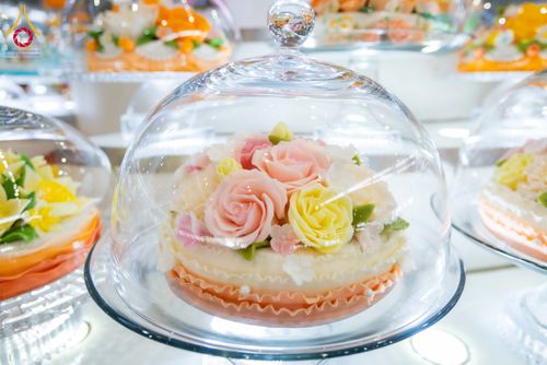 ภาพ No.318383:วันอาทิตย์ต้นเดือนที่ 5 เมษายน พ.ศ.2569 พิธีบูชาข้าวพระ ณ สภาธรรมกายสากล วัดพระธรรมกาย