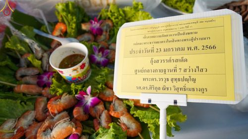 ภาพ No.73935:พิธีถวายภัตตาหารเป็นสังฆทาน แด่คณะพระธรรมยาตราฯ ในโครงการธรรมยาตรากตัญญูบูชา มหาปูชนียาจารย์ พระมงคลเทพมุนี(สด จนฺทสโร) พระผู้ปราบมาร อนุสรณ์สถาน 7 แห่ง ปีที่ 11 วันที่ 23 มกราคม พ.ศ. 2566