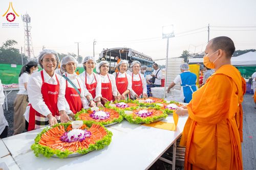 ภาพ No.294818:วันที่ 15 มกราคม พ.ศ. 2569 พิธีถวายภัตตาหารเป็นสังฆทาน แด่พระธรรมยาตรา ณ วัดโบสถ์บน ต.บางคูเวียง จ.นนทบุรี อนุสรณ์สถานลำดับที่ 4 สถานที่เกิดด้วยกายธรรม ในโครงการธรรมยาตรา กตัญญูบูชา มหาปูชนียาจารย์ พระมงคลเทพมุนี(สด จนฺทสโร) พระผู้ปราบมาร อนุสรณ์สถาน 7 แ