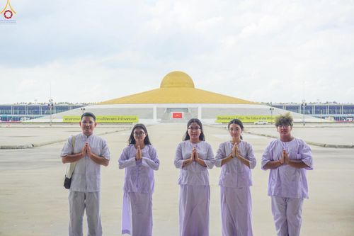 ภาพ No.345122:วันที่ 7 - 19 สิงหาคม พ.ศ.2569 ต้อนรับชาวต่างชาติเยี่ยมชมวัดพระธรรมกาย