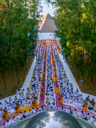 ภาพ No.105726:พิธีต้อนรับพระธรรมยาตรา ในโครงการธรรมยาตรากตัญญูบูชา มหาปูชนียาจารย์ พระมงคลเทพมุนี(สด จนฺทสโร) พระผู้ปราบมาร อนุสรณ์สถาน 7 แห่ง ปีที่ 12 วันที่ 3 มกราคม พ.ศ. 2567 ณ อนุสรณ์สถานโลตัสแลนด์ จ.สุพรรณบุรี