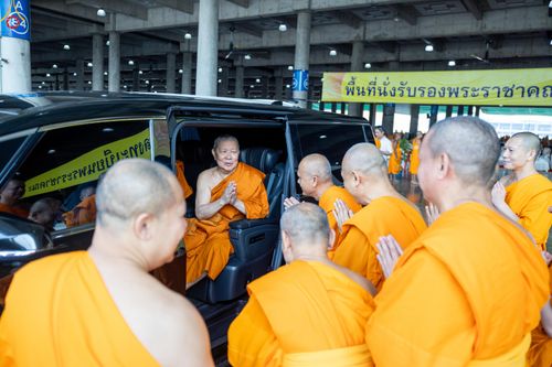 ภาพ No.323502:วันที่ 22 เมษายน พ.ศ.2569(วันคุ้มครองโลก) งานถวายมหาสังฆทาน 40,000 กว่าวัดทั่วประเทศ การเดินทางเข้าวัด , การต้อนรับปฏิสันถารพระสังฆาธิการ  ,  การจัดเตรียมภัตตาหาร , การลงทะเบียน