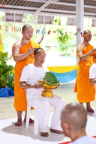 ภาพ No.338344:วันอาทิตย์ที่ 5 กรกฎาคม พศ.2569 พิธีตัดปอยผมธรรมทายาทนานาชาติ IDOP รุ่นที่ 21 จากประเทศจีน มาเลเซีย สิงคโปร์ และไต้หวัน ณ โถงช้าง วัดพระธรรมกาย