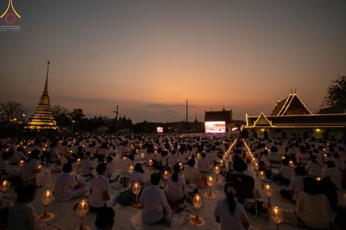 ภาพ No.71944:พิธีจุดประทีปถวายเป็นพุทธบูชา และบูชาธรรมมหาปูชนียาจารย์ ในโครงการธรรมยาตรากตัญญูบูชา มหาปูชนียาจารย์ พระมงคลเทพมุนี(สด จนฺทสโร) พระผู้ปราบมาร ปีที่ 11 ณ อนุสรณ์สถานลำดับที่ 3 สถานที่เกิดใหม่ในเพศสมณะ วัดสองพี่น้อง อ.สองพี่น้อง จ.สุพรรณบุรี วันที่ 17 มกร