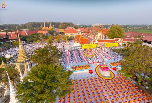 ภาพ No.294448:วันที่ 14 มกราคม พ.ศ. 2569 พิธีตักบาตรพระธรรมยาตรา ณ วัดสองพี่น้อง ต.ต้นตาล อ.สองพี่น้อง จ.สุพรรณบุรี ในโครงการธรรมยาตรา กตัญญูบูชา มหาปูชนียาจารย์ พระมงคลเทพมุนี(สด จนฺทสโร) พระผู้ปราบมาร อนุสรณ์สถาน 7 แห่ง ปีที่ 14