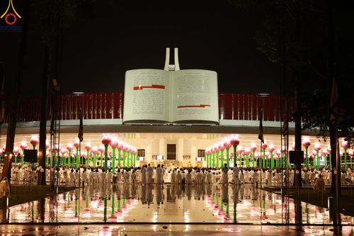 ภาพ No.89312:พิธีประดิษฐานรูปหล่อทองคำ  คุณยายอาจารย์มหารัตนอุบาสิกาจันทร์ ขนนกยูง ภายในมหาวิหารคุณยายอาจารย์ฯ เนื่องในวันครูผู้ค้นพบวิชชาธรรมกาย วันศุกร์ที่ 29 กันยายน พ.ศ. 2566 ณ วัดพระธรรมกาย จ.ปทุมธานี