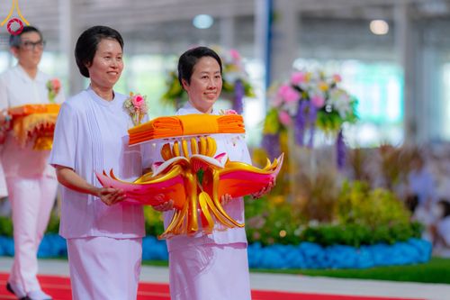 ภาพ No.92322:พิธีทอดกฐินธรรมชัยเพื่อสร้างอาคาร 115 ปี คุณยายอาจารย์มหารัตนอุบาสิกาจันทร์ ขนนกยูง อาทิตย์ต้นเดือนที่ 5 พฤศจิกายน พ.ศ. 2566 ณ วัดพระธรรมกาย จ.ปทุมธานี