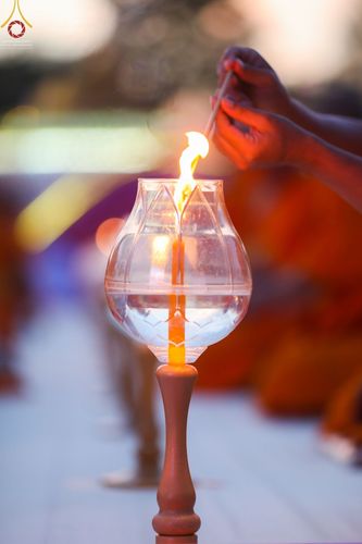 ภาพ No.70244:พิธีจุดประทีปถวายเป็นพุทธบูชา และบูชาธรรมมหาปูชนียาจารย์ ในโครงการธรรมยาตรากตัญญูบูชา มหาปูชนียาจารย์ พระมงคลเทพมุนี(สด จนฺทสโร) พระผู้ปราบมาร ปีที่ 11 ณ อนุสรณ์สถานลำดับที่ 2 สถานที่ตั้งมโนปณิธานบวชตลอดชีวิต อนุสรณ์สถานคลองบางนางแท่น อ.สามพราน จ.นครปฐม 