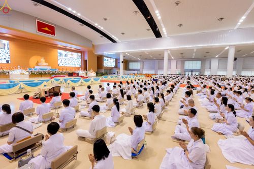 ภาพ No.337898:วันอาทิตย์ต้นเดือน 5 กรกฎาคม พ.ศ.2569 พิธีบูชาข้าวพระ ณ สภาธรรมกายสากล วัดพระธรรมกาย