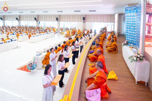 ภาพ No.337111:วันเสาร์ที่ 27 มิถุนายน พ.ศ. 2569 พิธีตักบาตรแด่คณะสงฆ์ 323 วัด 4 จังหวัดชายแดนภาคใต้ พิธีถวายสังฆทานแด่คณะสงฆ์ 323 วัด ปีที่ 22 ครั้งที่ 186 พิธีมอบกองทุนหนุนแรงใจช่วยครูใต้ ปีที่ 19 ครั้งที่ 149 และพิธีทำบุญอุทิศส่วนกุศลให้ผู้วายชนม์ ณ ศูนย์ปฏิบัติธรรม
