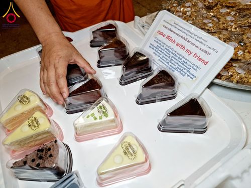 ภาพ No.121252:พิธีถวายภัตตาหารเป็นสังฆทาน แด่คณะพระธรรมยาตราฯ ในโครงการธรรมยาตรากตัญญูบูชา มหาปูชนียาจารย์ พระมงคลเทพมุนี(สด จนฺทสโร) พระผู้ปราบมาร อนุสรณ์สถาน 7 แห่ง ปีที่ 12 วันที่ 30 มกราคม พ.ศ. 2567 ณ สภาธรรมกายสากล วัดพระธรรมกาย