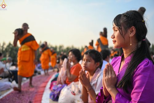 ภาพ No.299627:วันที่ 18 มกราคม พ.ศ. 2569 พิธีต้อนรับพระธรรมยาตรา (ภาพชุดที่ 2) ณ อนุสรณ์สถานลำดับที่ 5  สถานที่เผยแผ่วิชชาธรรมกายครั้งแรก อนุสรณ์สถานบางปลา วัดบางปลา อำเภอบางเลน จังหวัดนครปฐม ในโครงการธรรมยาตรา กตัญญูบูชา มหาปูชนียาจารย์ พระมงคลเทพมุนี(สด จนฺทสโร) พระ